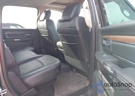 2017 Ram 1500 Laramie 4X4 5'7 Box z USA, uszkodzony, nr VIN 1C6RR7NTXHS660854